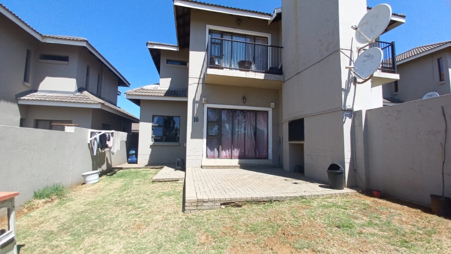 To Let 3 Bedroom Property for Rent in Lilyvale Estate Free State